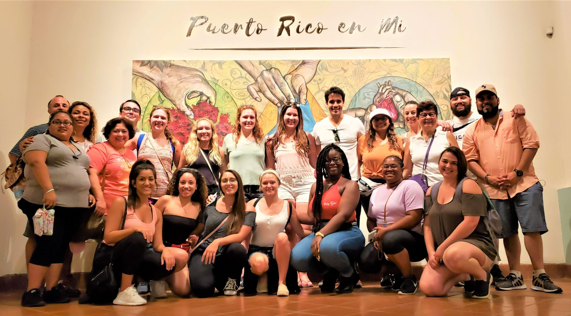 Large group of Puerto Rico Travel Study students